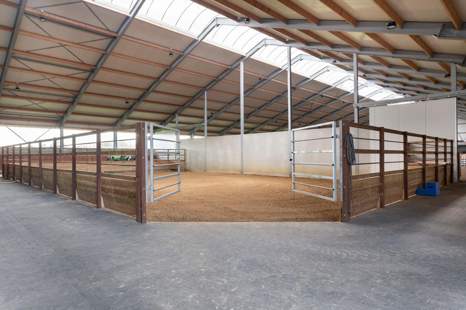 Toeval publiek campagne Compleet paardenbedrijf te koop - Van Santvoort Makelaars